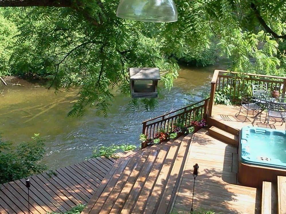 Stone Waters Inn Bellaire Esterno foto