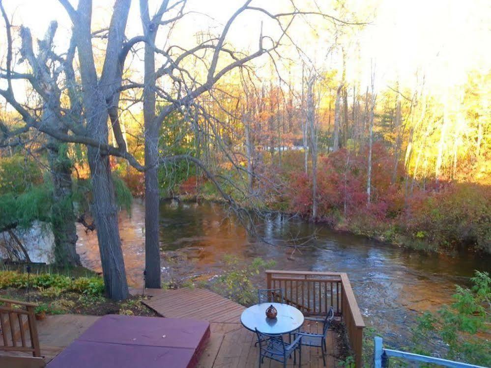 Stone Waters Inn Bellaire Esterno foto