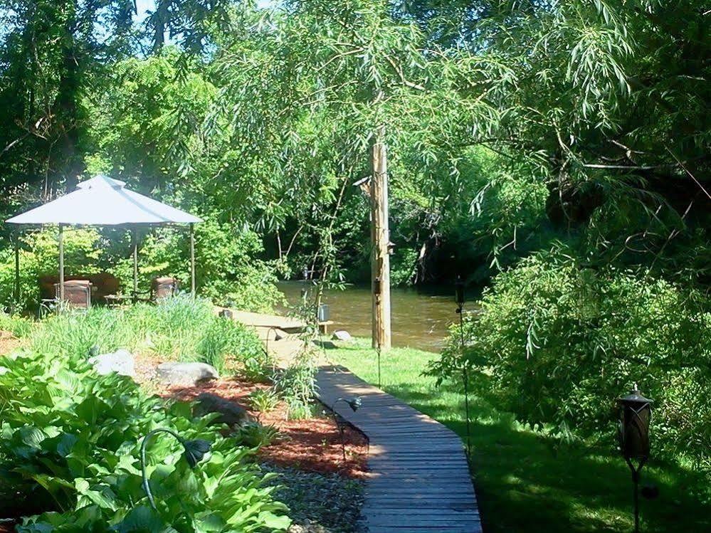 Stone Waters Inn Bellaire Esterno foto