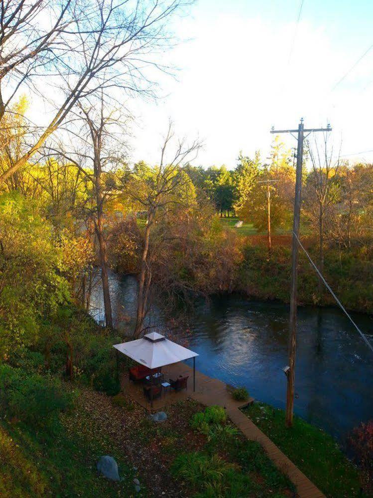 Stone Waters Inn Bellaire Esterno foto