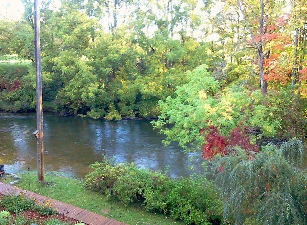 Stone Waters Inn Bellaire Esterno foto