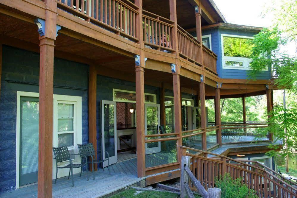 Stone Waters Inn Bellaire Esterno foto